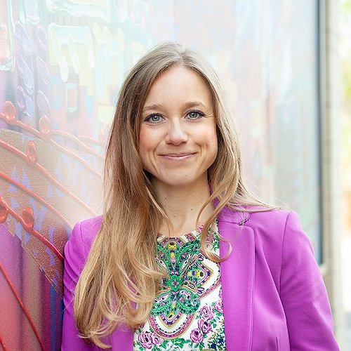 Picture of Caroline Buzanko